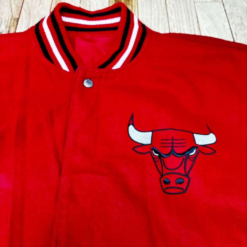 Chicago Bulls Red Jacket - Picture 4 of 13